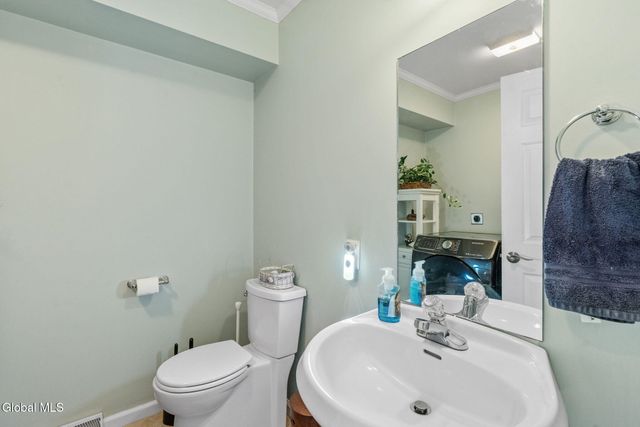 5 Erie Court, Waterford, NY 12188