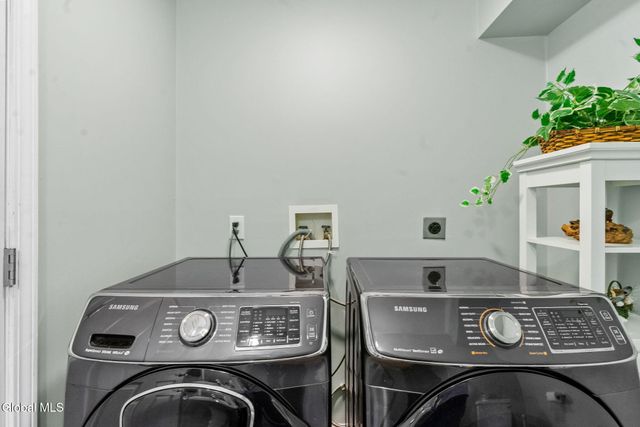 5 Erie Court, Waterford, NY 12188