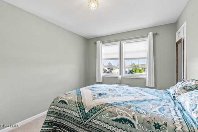 5 Erie Court, Waterford, NY 12188