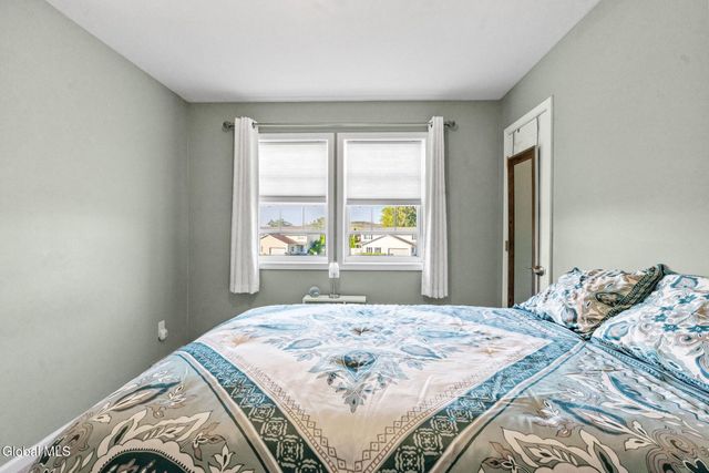 5 Erie Court, Waterford, NY 12188