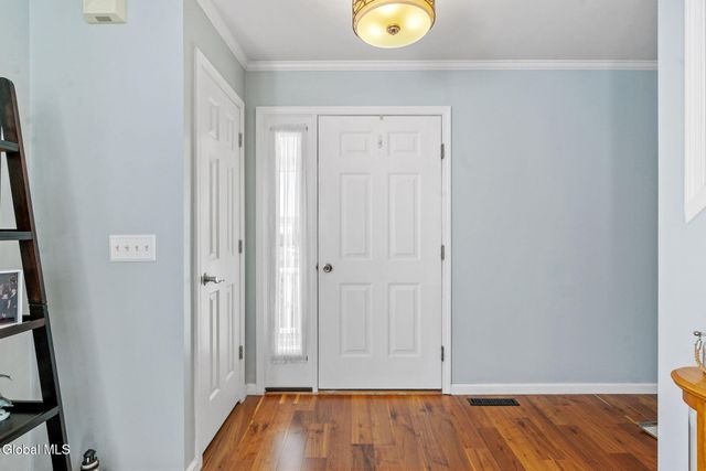 5 Erie Court, Waterford, NY 12188