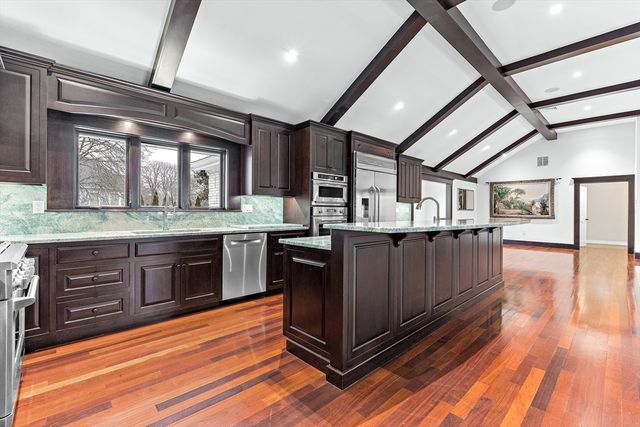 10 Viking Rd, Winchester, MA 01890