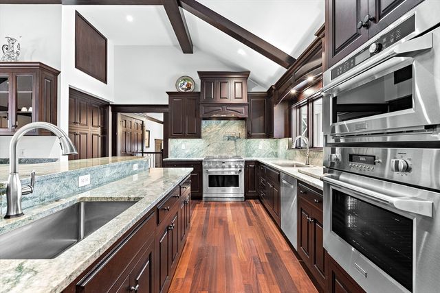 10 Viking Rd, Winchester, MA 01890