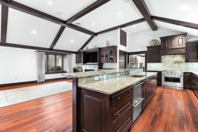 10 Viking Rd, Winchester, MA 01890