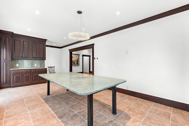 10 Viking Rd, Winchester, MA 01890