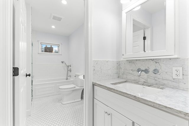 10 Viking Rd, Winchester, MA 01890