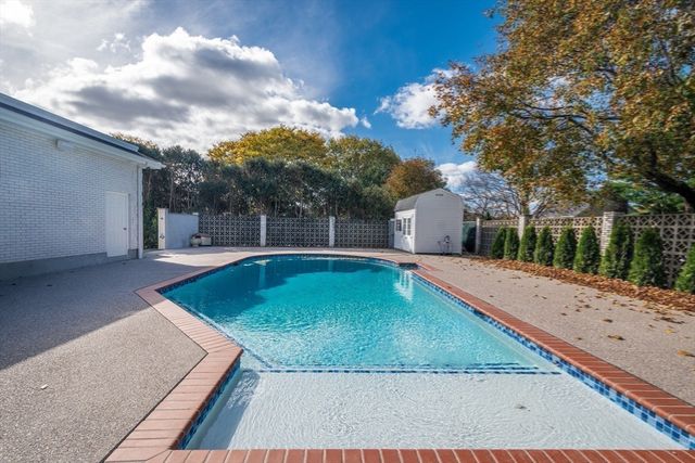 10 Viking Rd, Winchester, MA 01890