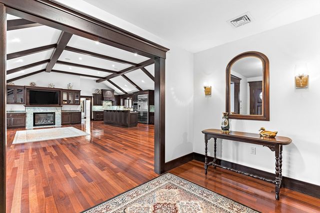 10 Viking Rd, Winchester, MA 01890