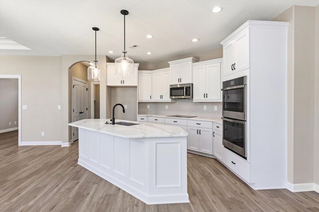 5831 NW 90th Street, Johnston, IA 50131