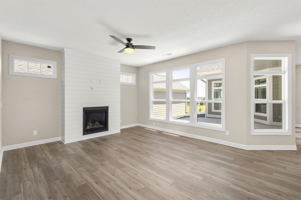 5831 NW 90th Street, Johnston, IA 50131