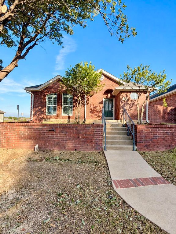 Image 1 of property listing at 10 Southridge Drive, San Angelo, TX 76904