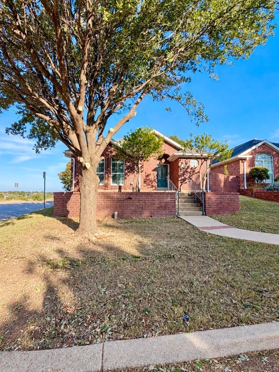 Image 2 of property listing at 10 Southridge Drive, San Angelo, TX 76904