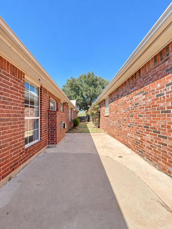 Image 24 of property listing at 10 Southridge Drive, San Angelo, TX 76904