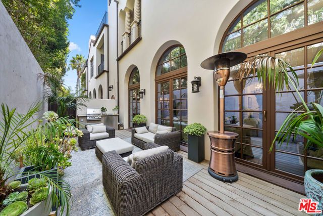 11937 W Sunset Boulevard 3, Los Angeles, CA 90049