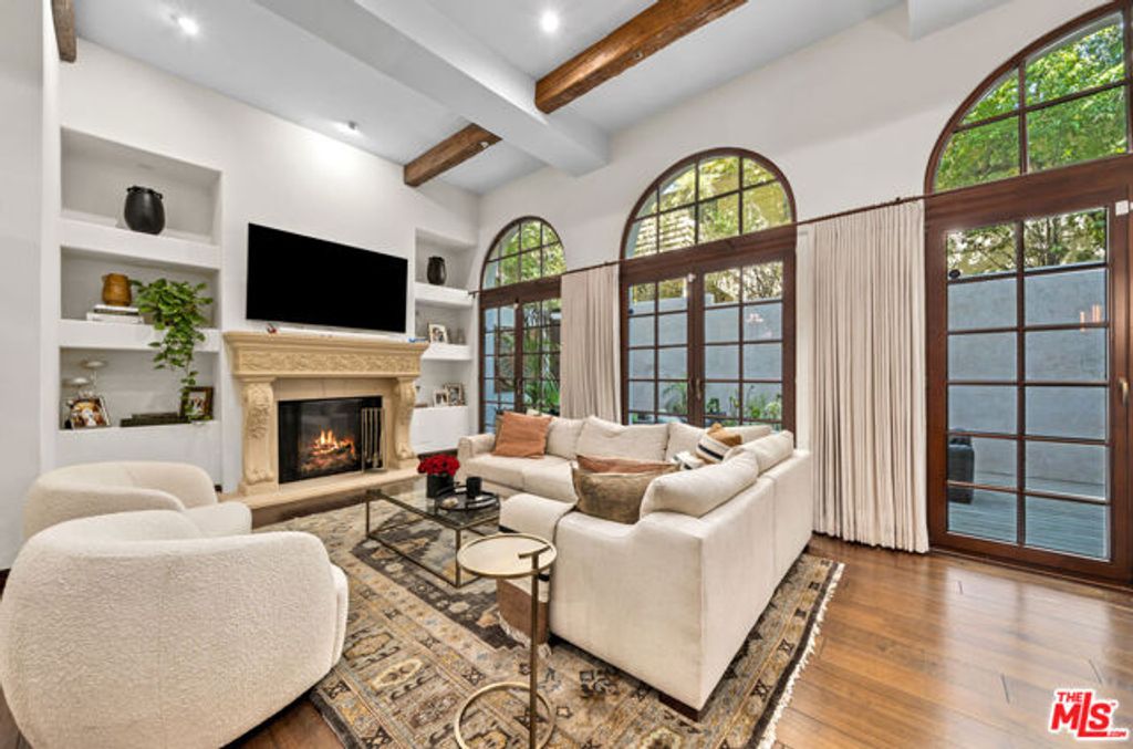 11937 W Sunset Boulevard 3, Los Angeles, CA 90049