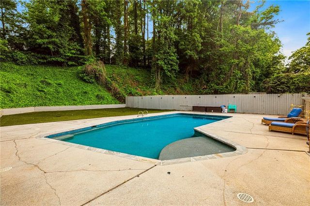886 Scott Circle, Decatur, GA 30033