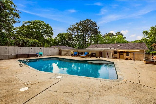 886 Scott Circle, Decatur, GA 30033