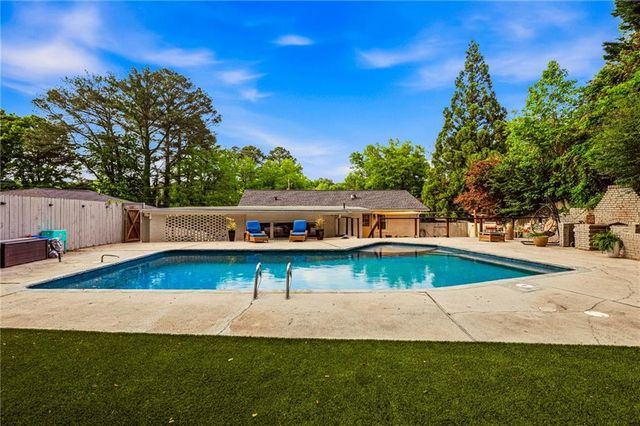 886 Scott Circle, Decatur, GA 30033