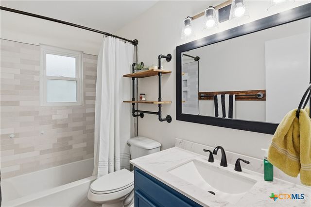 384 Waterway Pass, New Braunfels, TX 78130