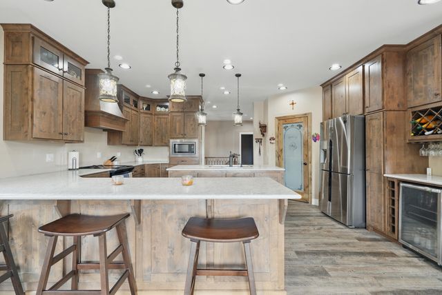 126 Twin Cavern Trail, Reeds Spring, MO 65737