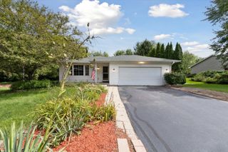 161 COLUMBIA Street NW, Poplar Grove, IL 61065