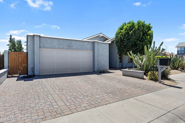1923 S HENKEL Circle, Mesa, AZ 85202