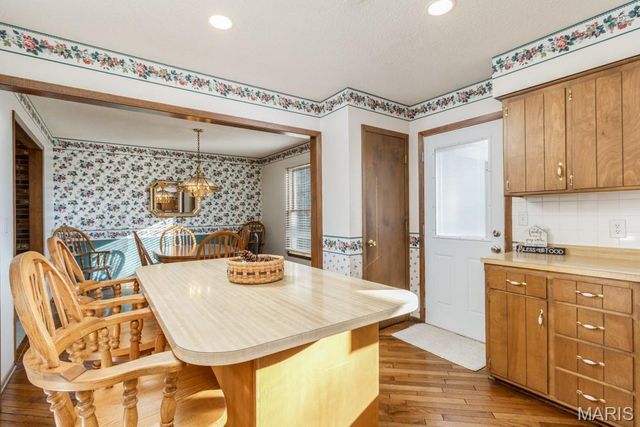 20164 SW OAKWOOD Drive, Lebanon, MO 65536