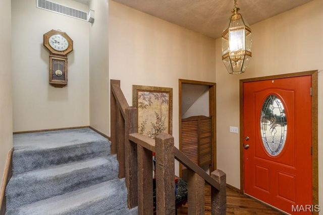 20164 SW OAKWOOD Drive, Lebanon, MO 65536