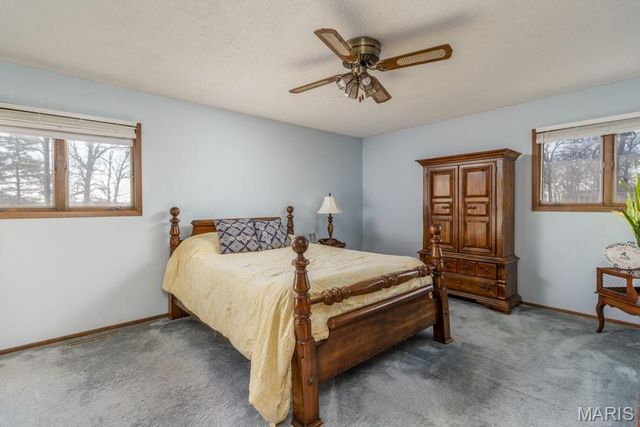 20164 SW OAKWOOD Drive, Lebanon, MO 65536