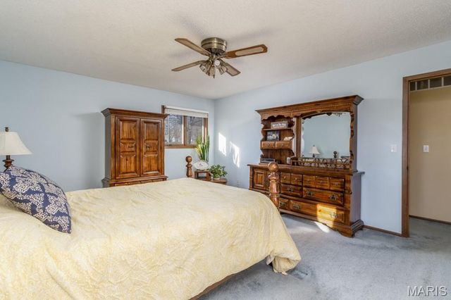 20164 SW OAKWOOD Drive, Lebanon, MO 65536