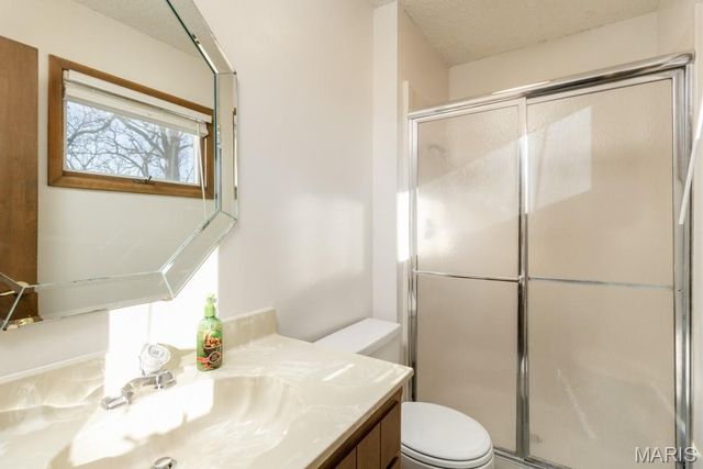 20164 SW OAKWOOD Drive, Lebanon, MO 65536