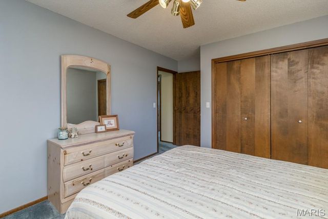 20164 SW OAKWOOD Drive, Lebanon, MO 65536