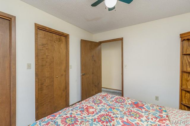 20164 SW OAKWOOD Drive, Lebanon, MO 65536