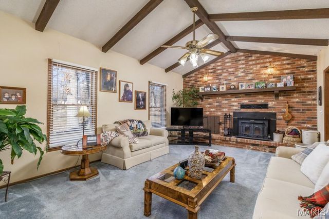 20164 SW OAKWOOD Drive, Lebanon, MO 65536