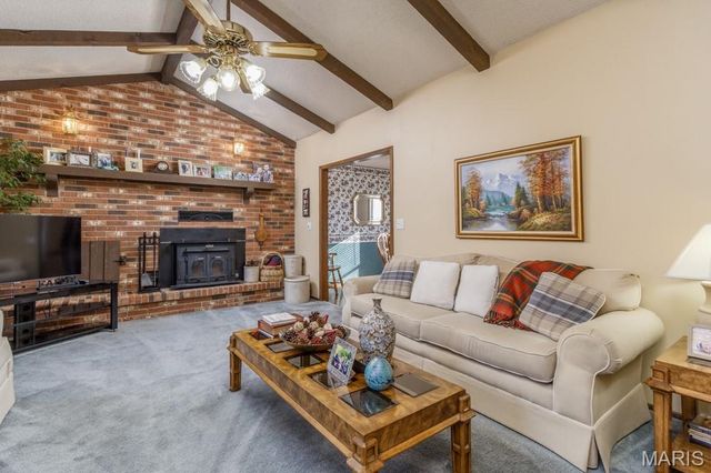 20164 SW OAKWOOD Drive, Lebanon, MO 65536