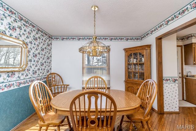 20164 SW OAKWOOD Drive, Lebanon, MO 65536