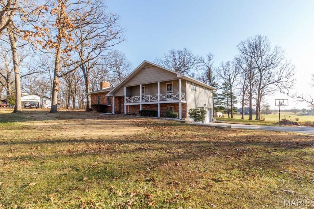 20164 SW OAKWOOD Drive, Lebanon, MO 65536