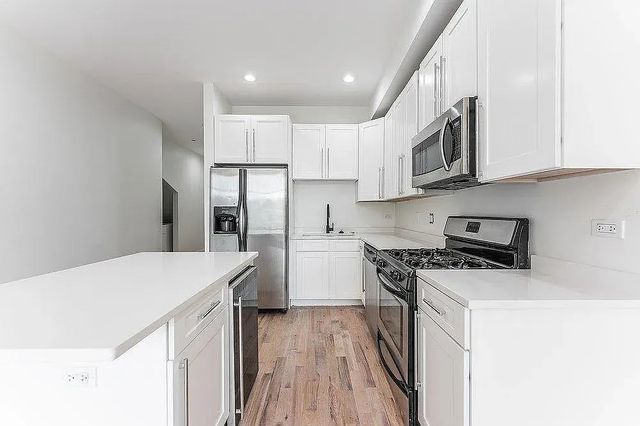 5731 N Winthrop Avenue penthouse, Chicago, IL 60660