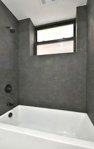 5731 N Winthrop Avenue penthouse, Chicago, IL 60660