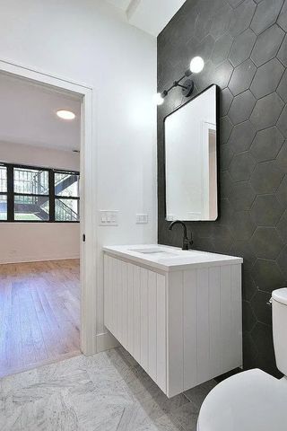 5731 N Winthrop Avenue penthouse, Chicago, IL 60660