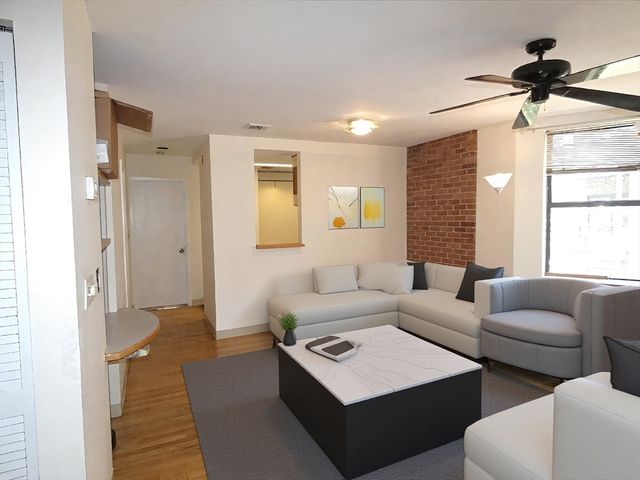 84 Gainsborough St 305W, Boston, MA 02115