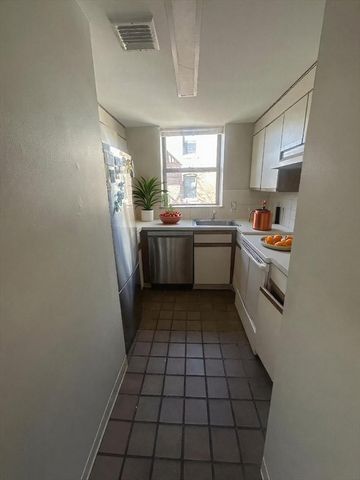 84 Gainsborough St 305W, Boston, MA 02115