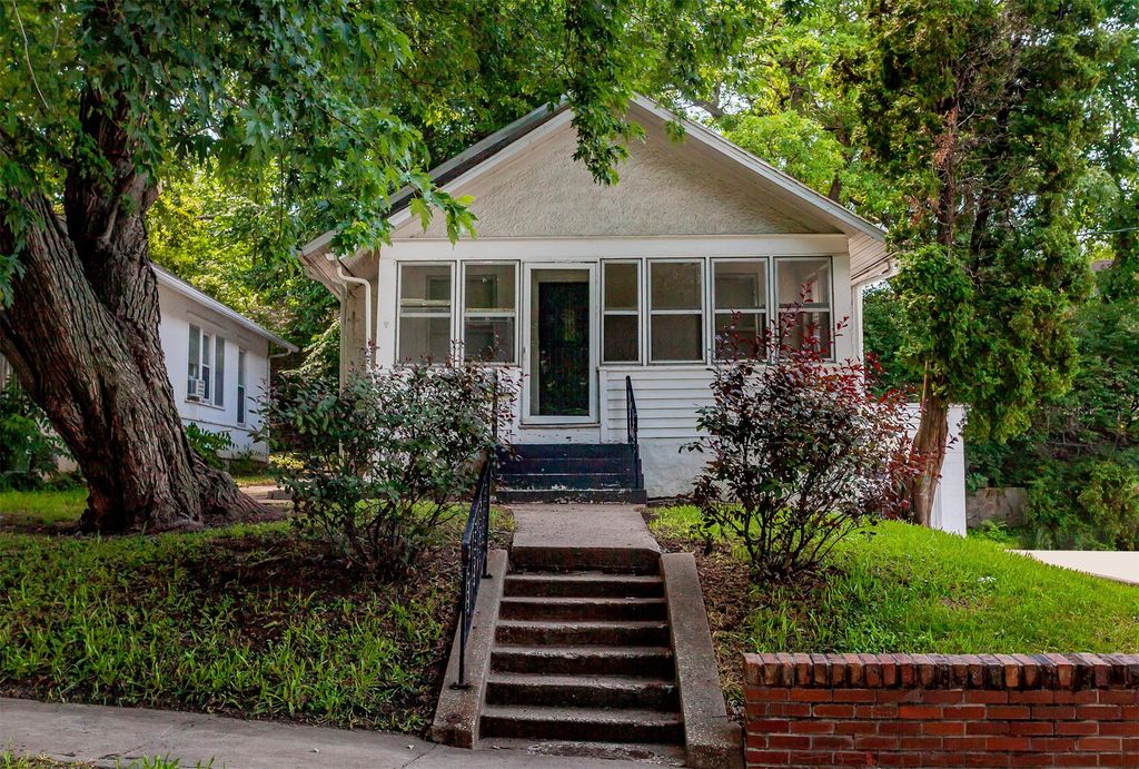 802 Fulton Drive, Des Moines, IA 50315