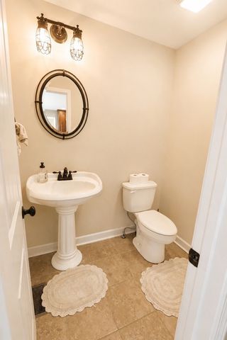 101 Brook Hollow Ct, Bon Aqua, TN 37025