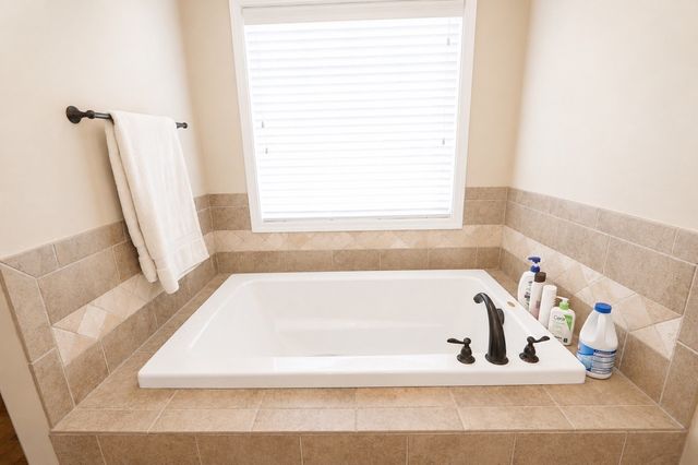 101 Brook Hollow Ct, Bon Aqua, TN 37025