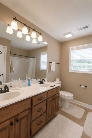 101 Brook Hollow Ct, Bon Aqua, TN 37025