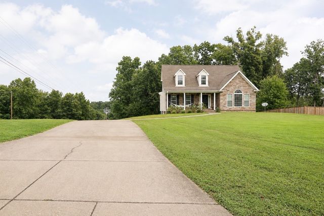 101 Brook Hollow Ct, Bon Aqua, TN 37025