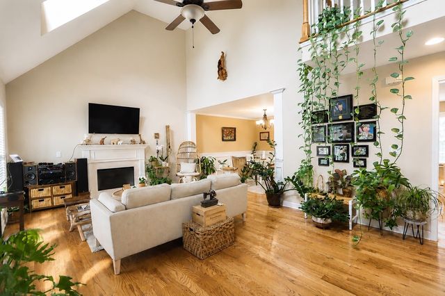 101 Brook Hollow Ct, Bon Aqua, TN 37025