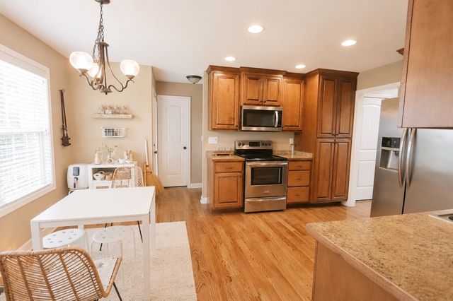 101 Brook Hollow Ct, Bon Aqua, TN 37025