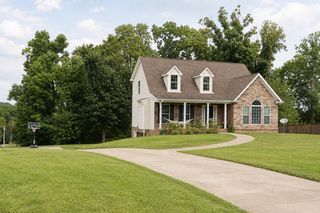 101 Brook Hollow Ct, Bon Aqua, TN 37025
